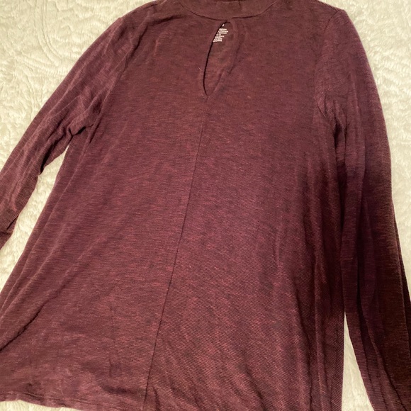 Tops - Picture 4 of 8